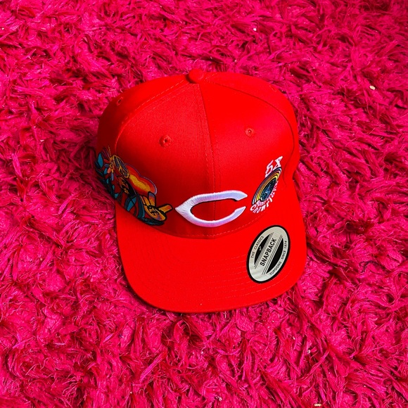 Hat - Picture 1 of 2